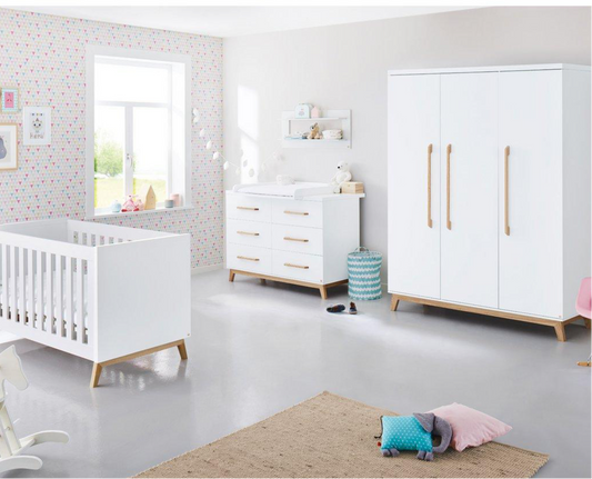 Babykamer premium Riva: ledikant, brede commode en grote kledingkast