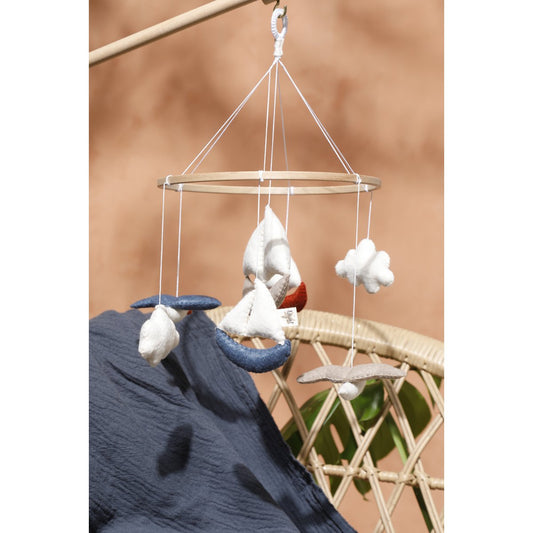 MARINA Mobiel – handgemaakt van vilt en hout