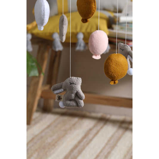 babymobiel vilt – handgemaakt van vilt en hout