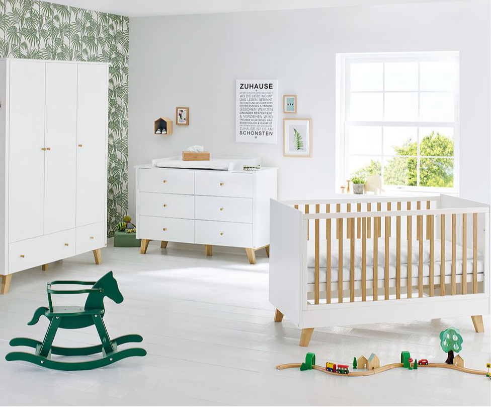 Kwekerij 'Pan' extra breed groot
3 delen: ledikant, extra brede commode, grote kledingkast