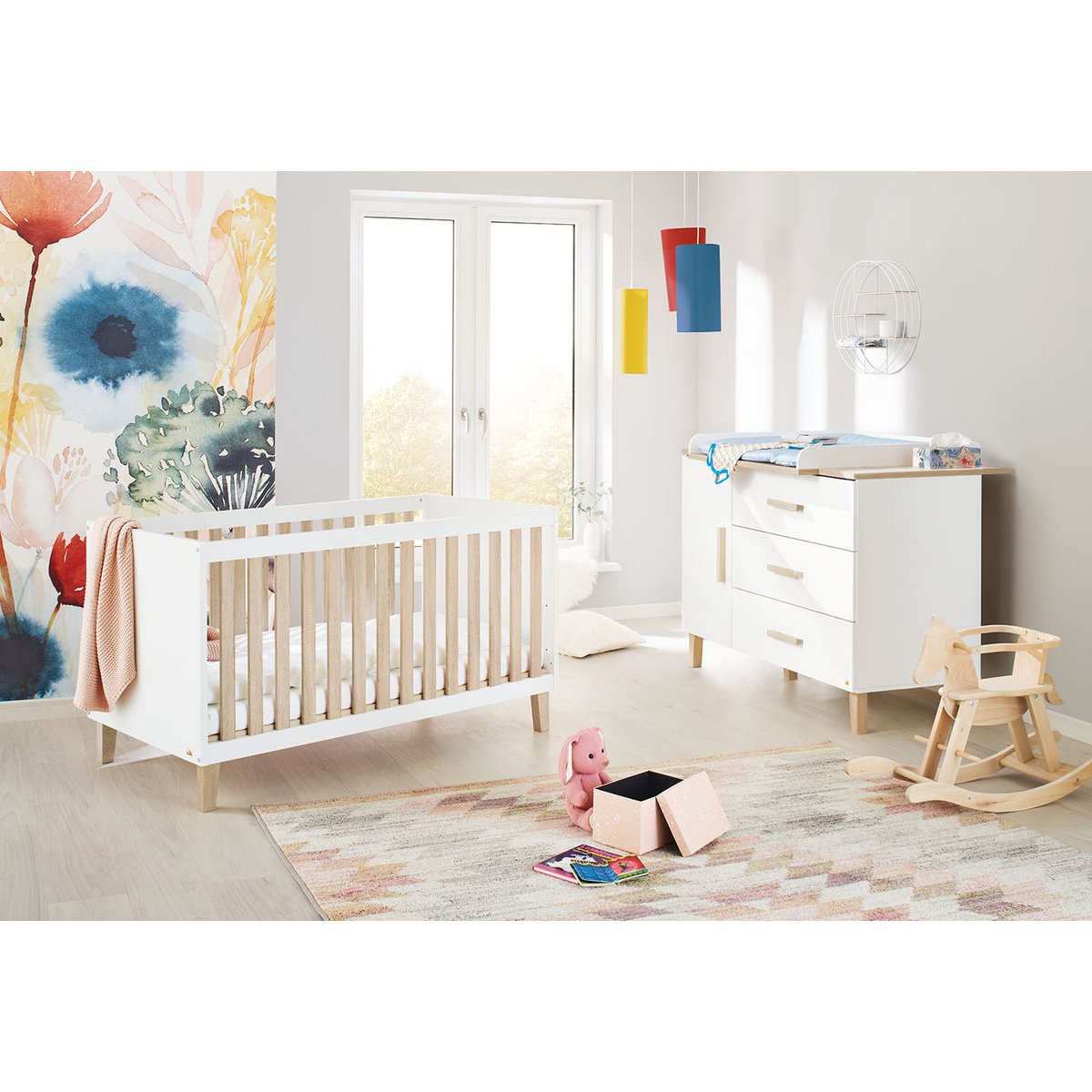 Babykamer Lumi: ledikant, extra brede commode - FamilyStuff