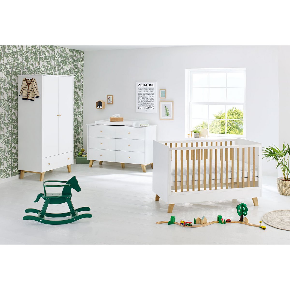 Babykamer Pan wit: ledikant, extra brede commode, kledingkast - FamilyStuff