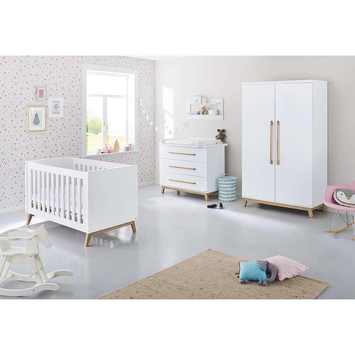 Babykamer Riva: ledikant, commode, 2-deur kledingkast & wandplank - FamilyStuff