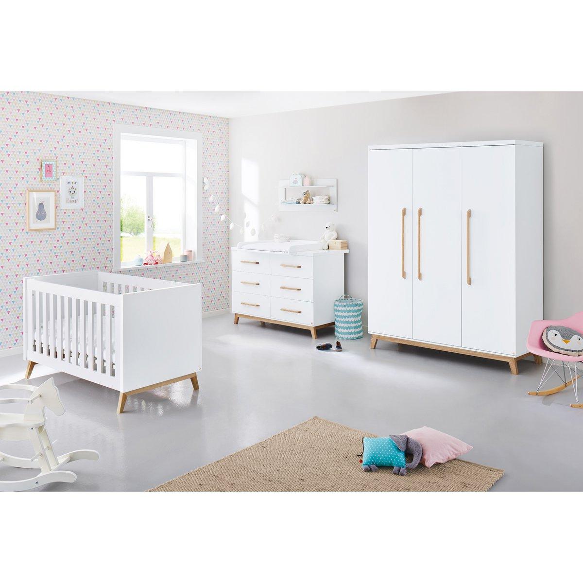 Babykamer Riva: ledikant, brede commode en 3 - deurs kledingkast - FamilyStuff