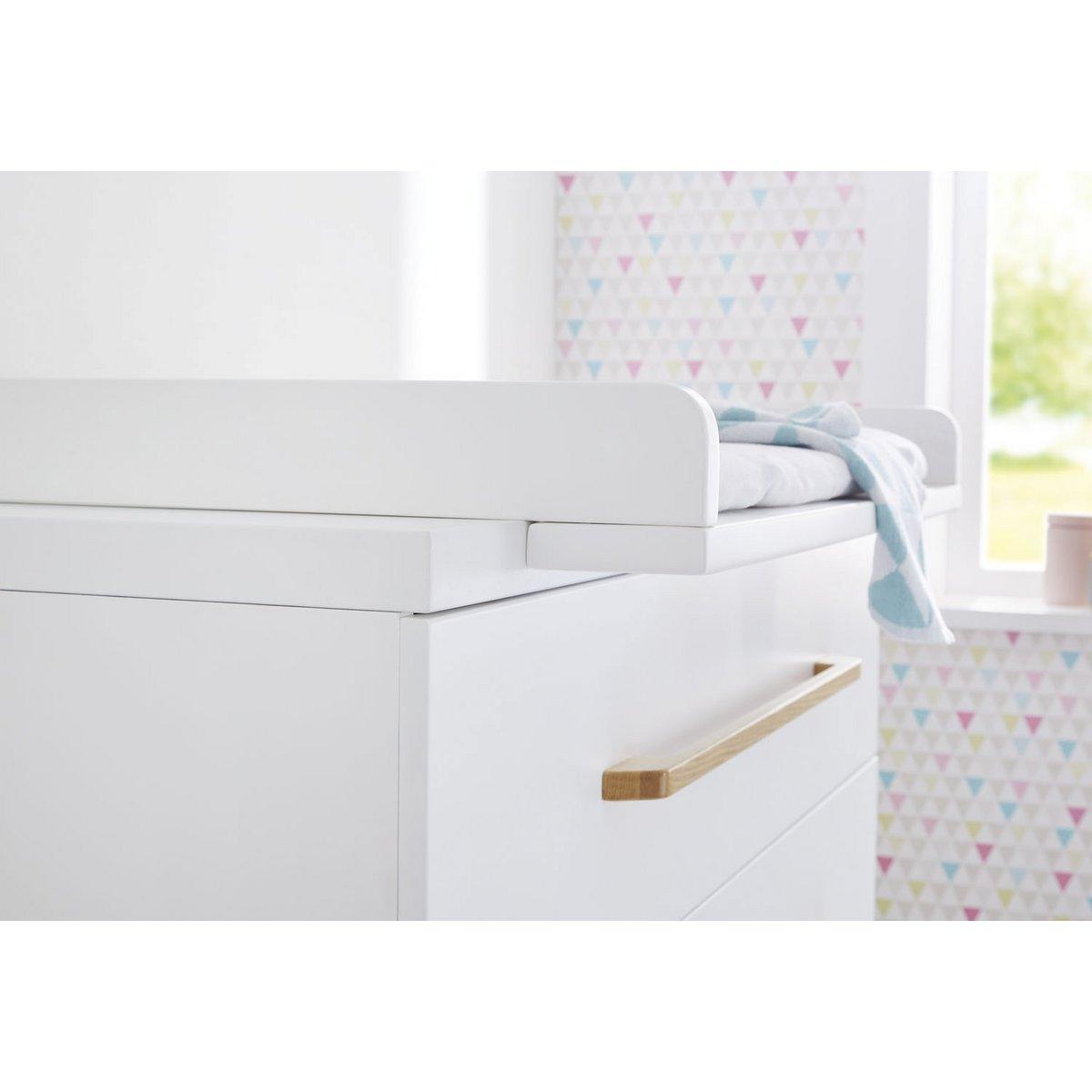 Babykamer Riva: ledikant, commode, 2 - deurs kledingkast - FamilyStuff
