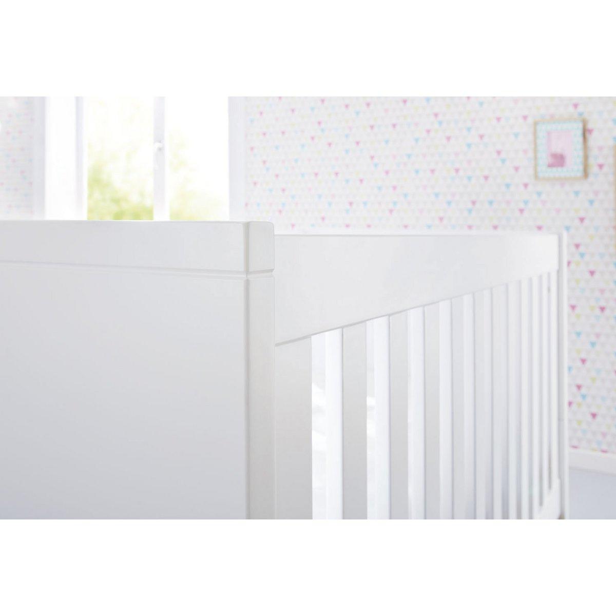 Babykamer Riva: ledikant, commode, 2 - deurs kledingkast - FamilyStuff