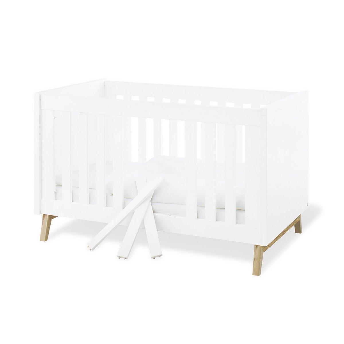 Babykamer Riva: ledikant, commode, 2 - deurs kledingkast - FamilyStuff