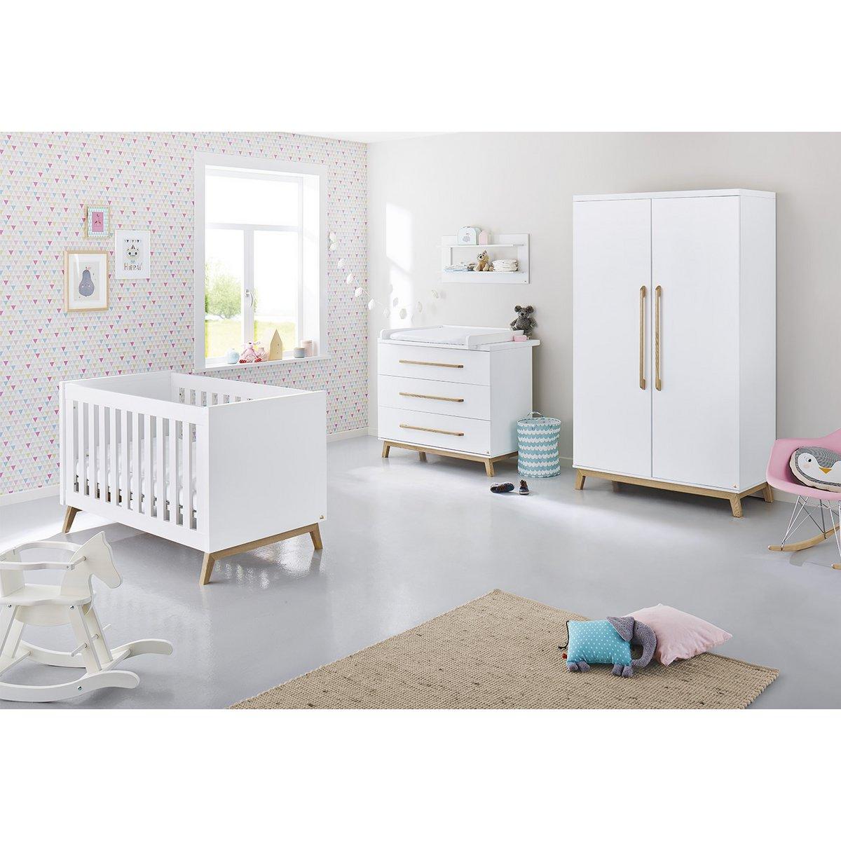 Babykamer Riva: ledikant, commode, 2 - deurs kledingkast - FamilyStuff