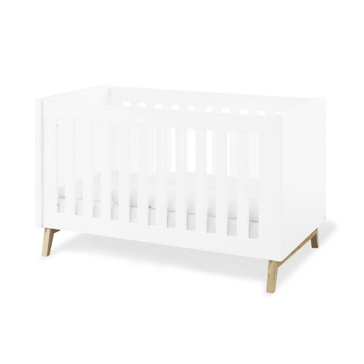 Babykamer Riva: ledikant, commode, 2 - deurs kledingkast - FamilyStuff