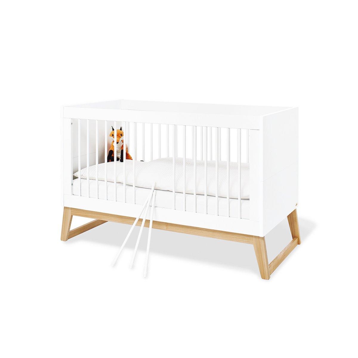 Babykamerset Bridge: ledikant, commode, 2 - deurs kledingkast en wandplank - FamilyStuff