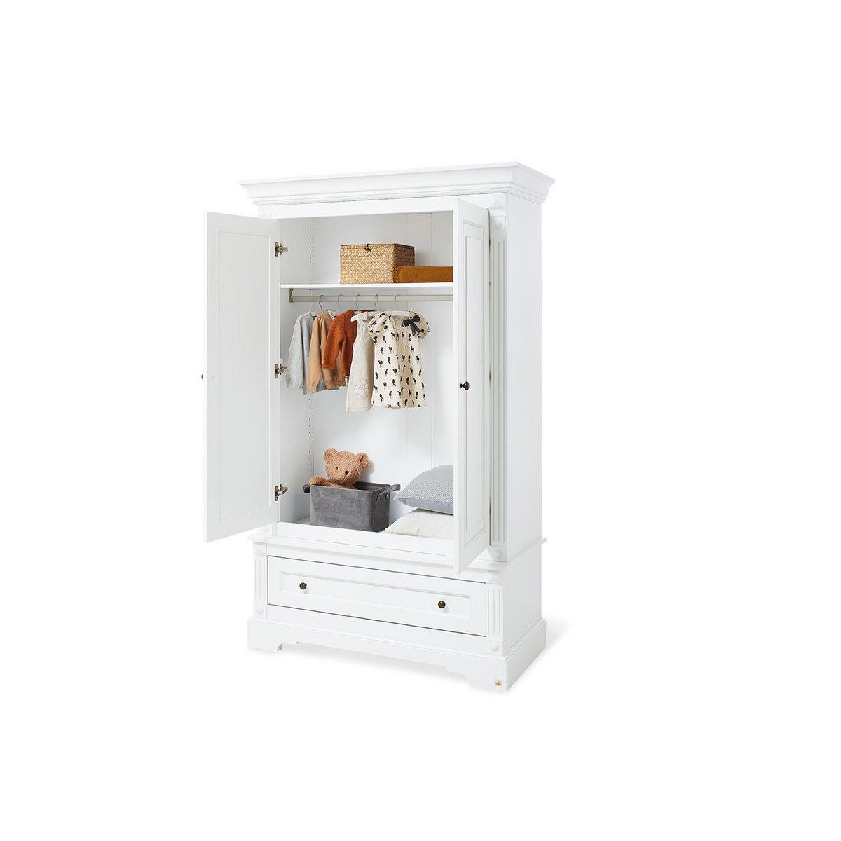 Babykamerset Emilia: ledikant, brede commode, 2 - deurs kledingkast en wandplank - FamilyStuff