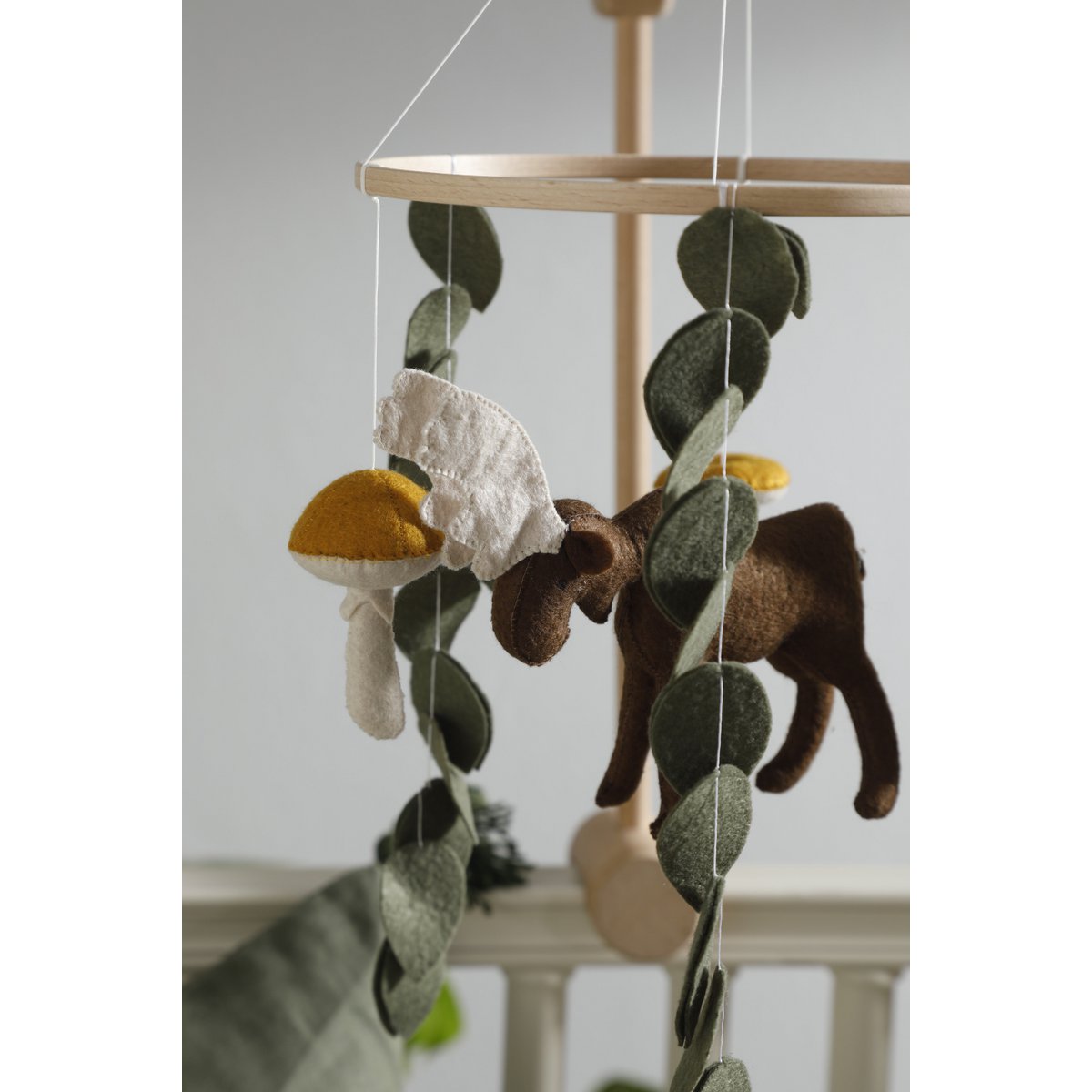 Ren Hirsch Mobiel – Vilt & Hout