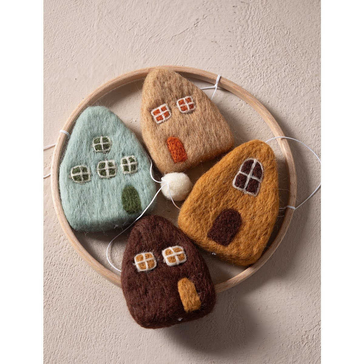 OUD HUIS Babymobiel – handgemaakt van vilt en hout