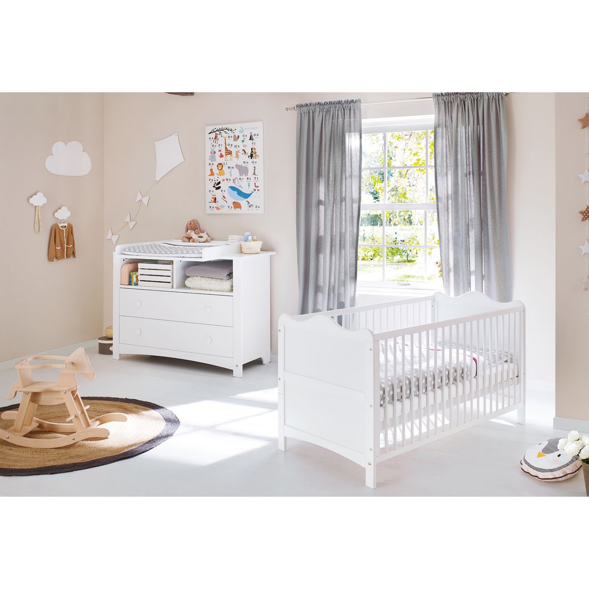 Babykamer Florentina wit: ledikant en extra brede commode