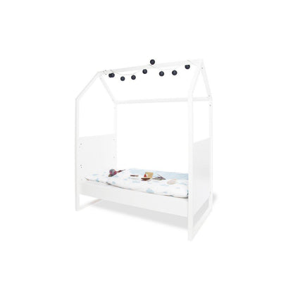 Babykamer combinatie Hilda & Riva: ledikant, brede commode, 3 - deurs kledingkast en wandplank - FamilyStuff