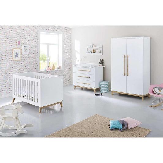 Babykamer Riva: ledikant, commode, 2-deur kledingkast & wandplank - FamilyStuff