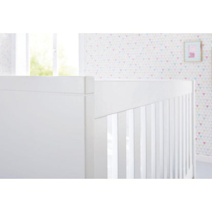 Babykamer Riva: ledikant, commode, 2-deur kledingkast & wandplank - FamilyStuff