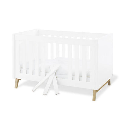 Babykamer Riva: ledikant, commode en 3 - deurs kledingkast - FamilyStuff