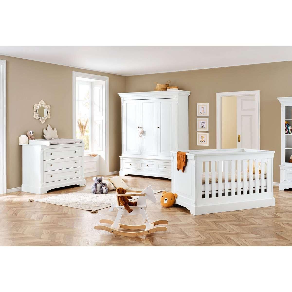 Babykamerset Emilia: ledikant, commode en 3-deurs kledingkast - FamilyStuff