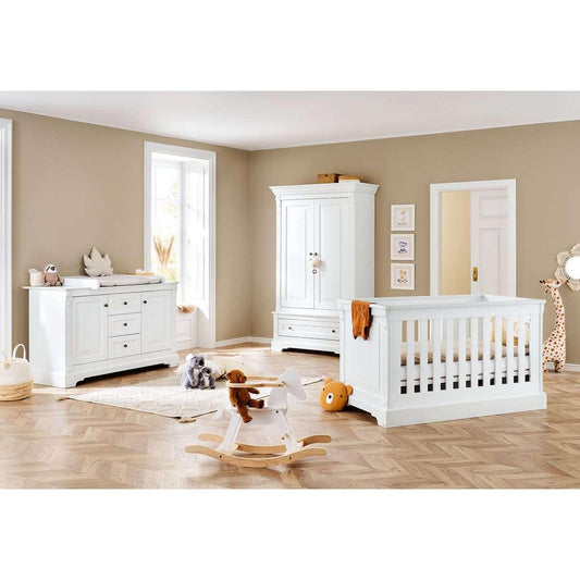 Babykamerset Emilia: ledikant, brede commode en 2 - deurs kledingkast - FamilyStuff