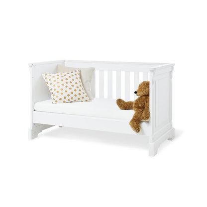Babykamerset: ledikant, commode, 3 - deurs kledingkast en wandplank - FamilyStuff