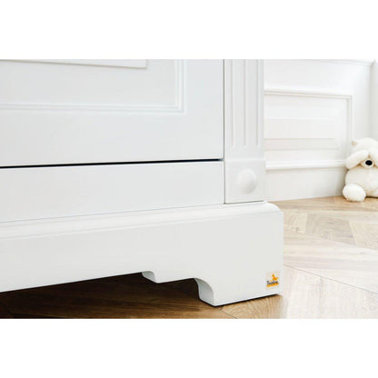 Babykamerset: ledikant, commode, 3 - deurs kledingkast en wandplank - FamilyStuff