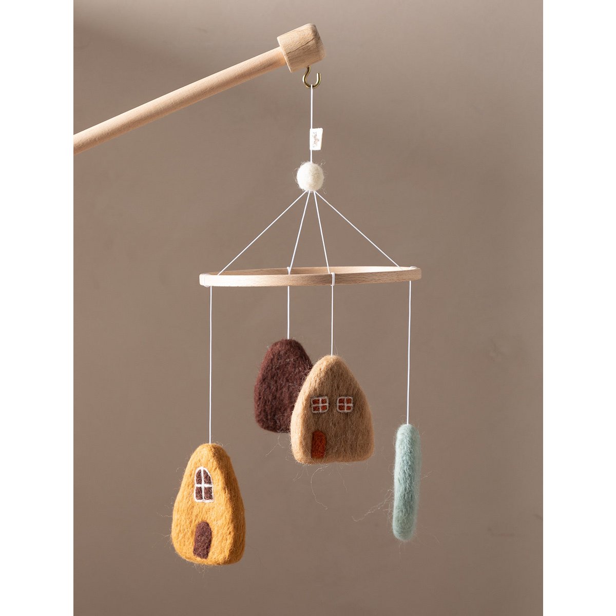 OUD HUIS Babymobiel – handgemaakt van vilt en hout