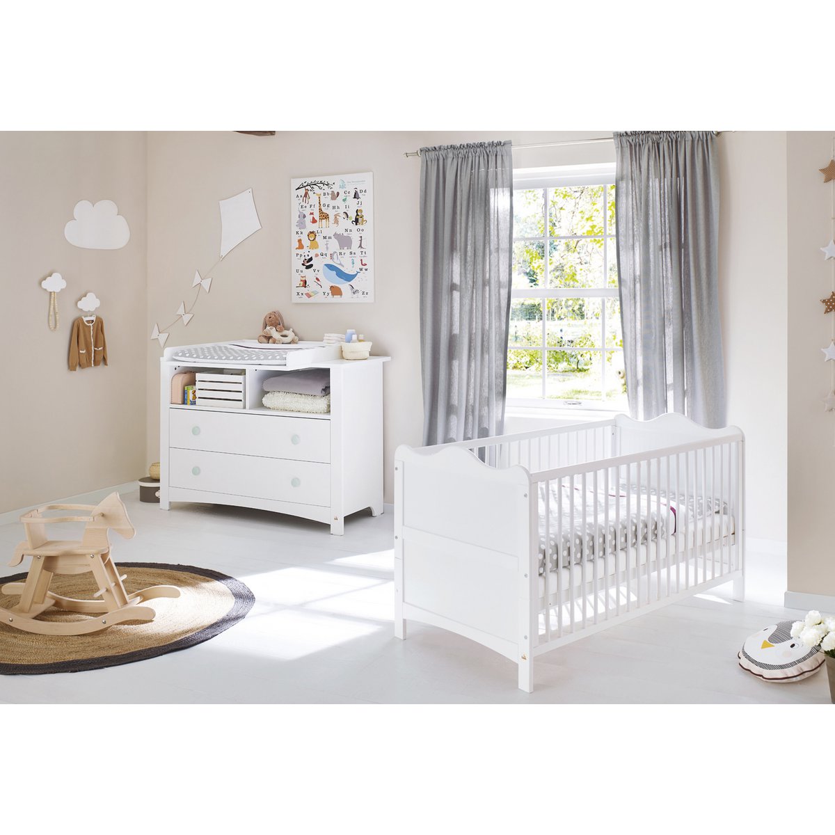 Babykamer Florentina wit: ledikant en extra brede commode