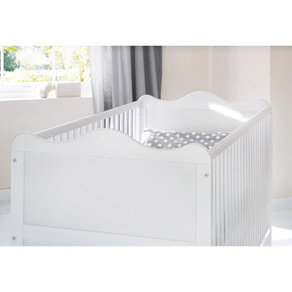 Babykamer Florentima: Ledikant en commode - FamilyStuff